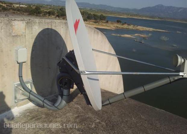Antena VSAT (Internet satélite) en pantano