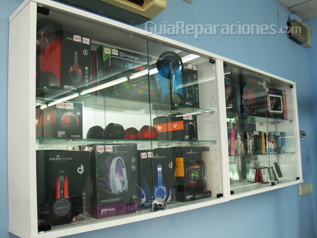Interior tienda Valencia PC - Escaparate