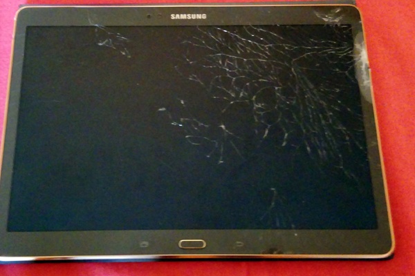 Tablet Samsung Galaxy Tab S necesita reparo.