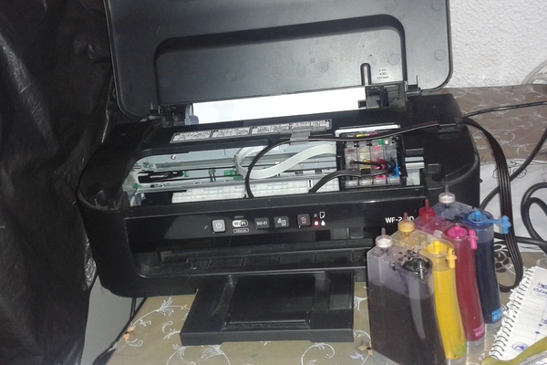 Impresora Epson WF 2010 inyección a tinta sistema continuo